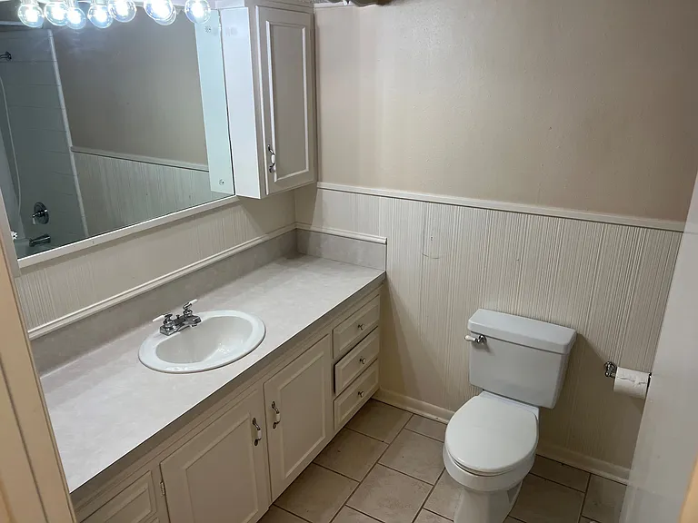 1918 Courtney Dr — Photo 16