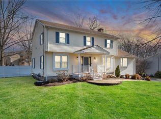 3 Kettle Creek Ln, Monroe, CT 06468