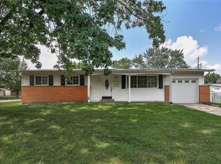2375 Palm Dr, Florissant, MO 63031
