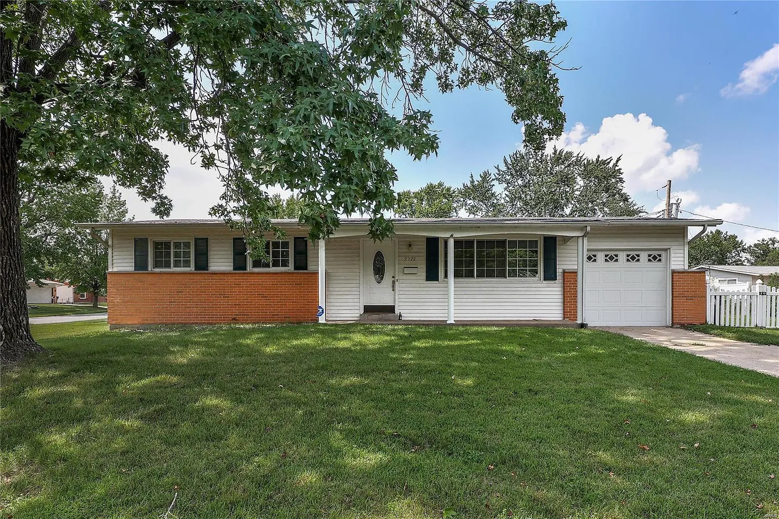 2375 Palm Dr photo 1
