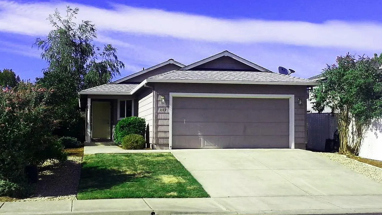 467 Montclair Way photo 1