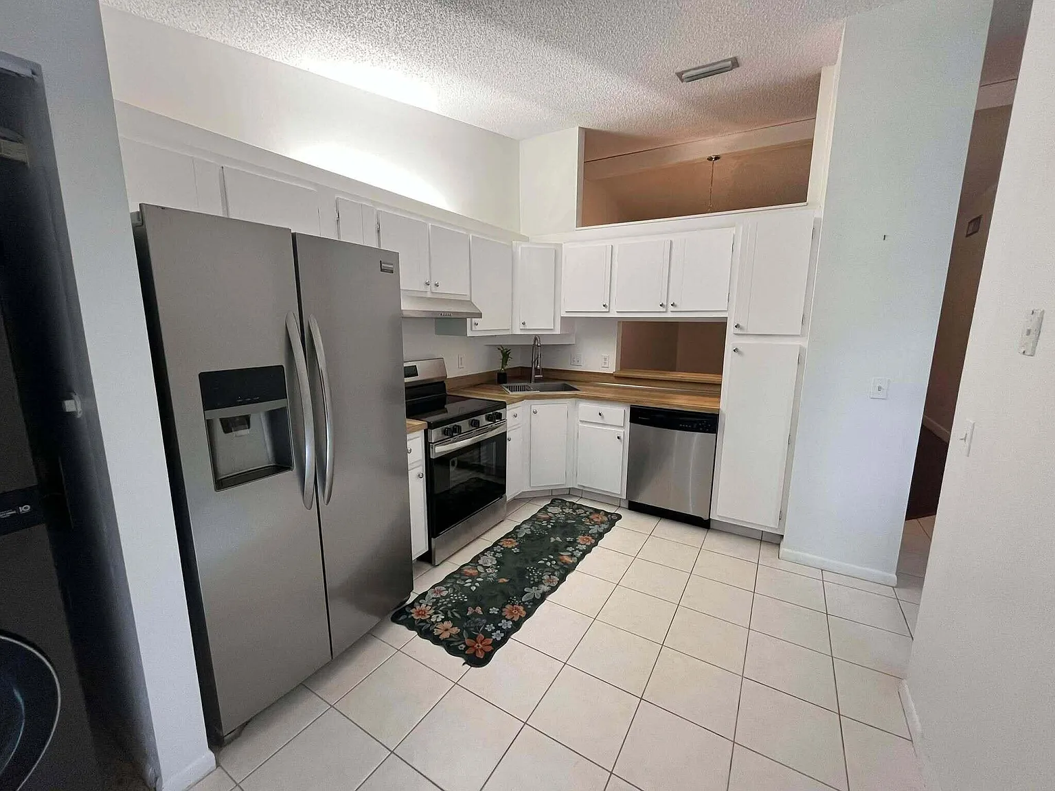 2 bed, 2.0 bath, 1370 sqft, $2,000 — Photo 3
