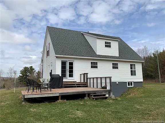 3rd image of 128 Mechanic St