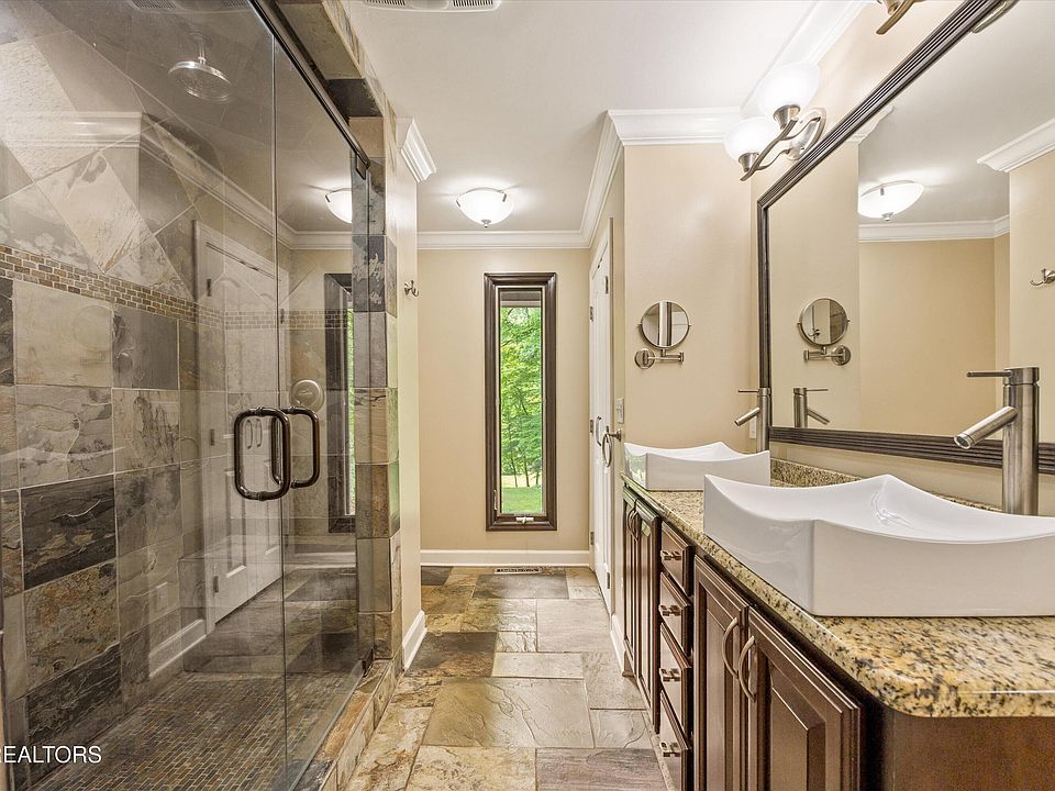 22nd image of 3521 Montlake Dr