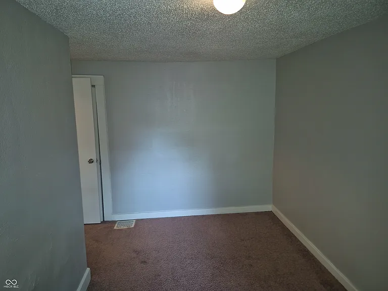 3338 N Kenwood Ave — Photo 20