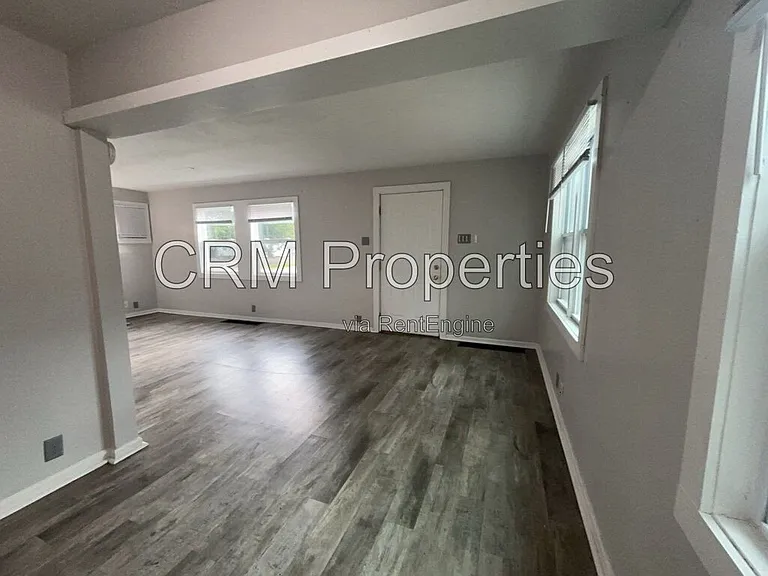 714 E Vaile Ave — Photo 4