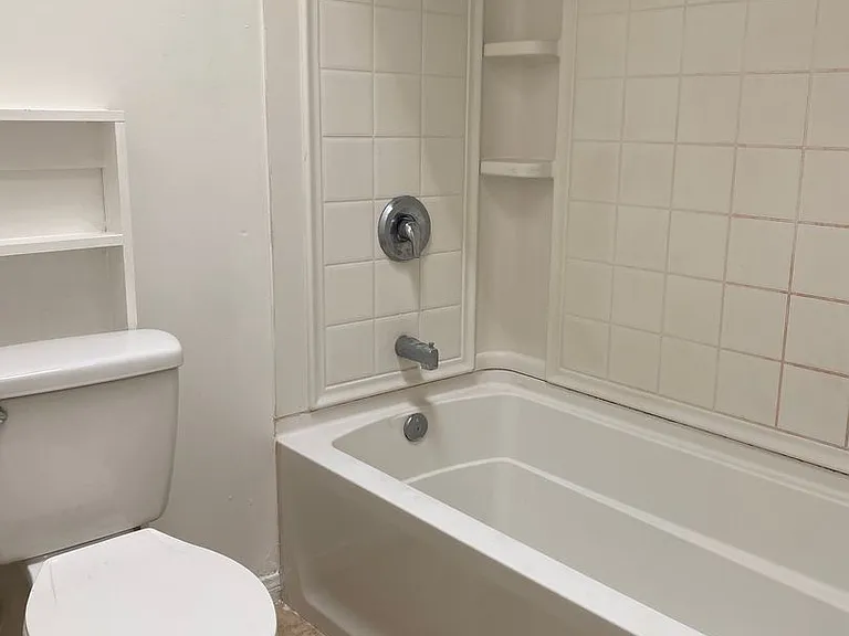 824 E Main St — Photo 7