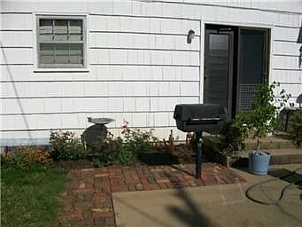 1st image of 9813 Winslow Pl