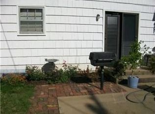 9813 Winslow Pl, Kansas City, MO 64131