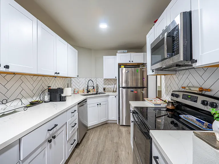 1124 N La Cienega Blvd #108 — Photo 16