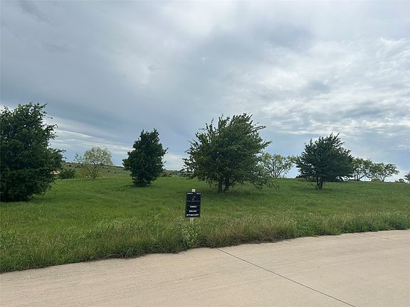 3rd image of 2040 Hidden Bluff Dr