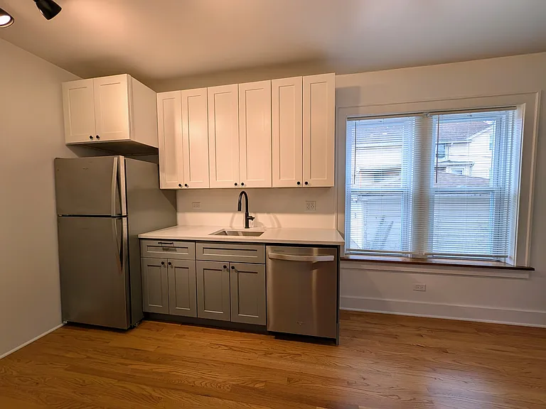 1946 N Spaulding Ave #2B — Photo 2
