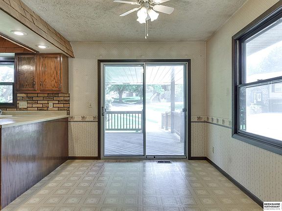 3rd image of 6379 Ponderosa Dr