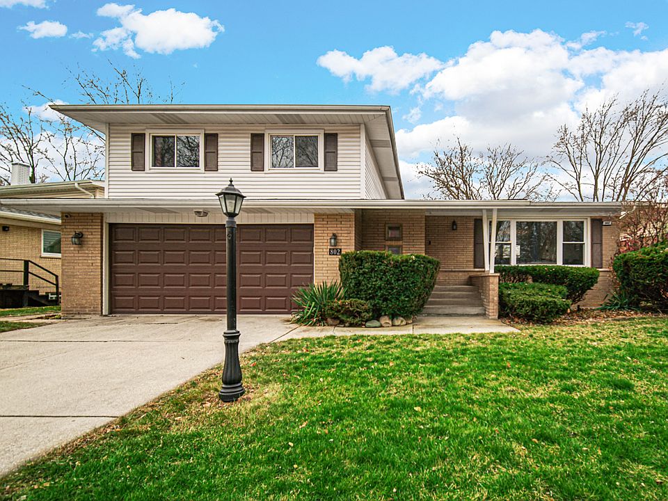 1st image of 802 N Rainbow Dr
