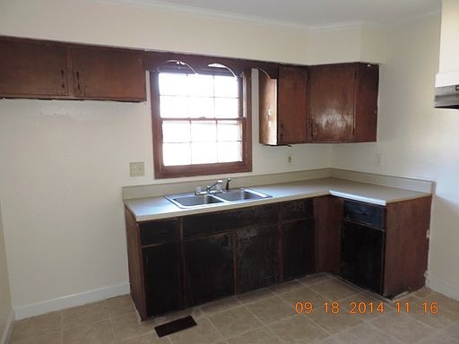 3rd image of 625 Cascade Ave