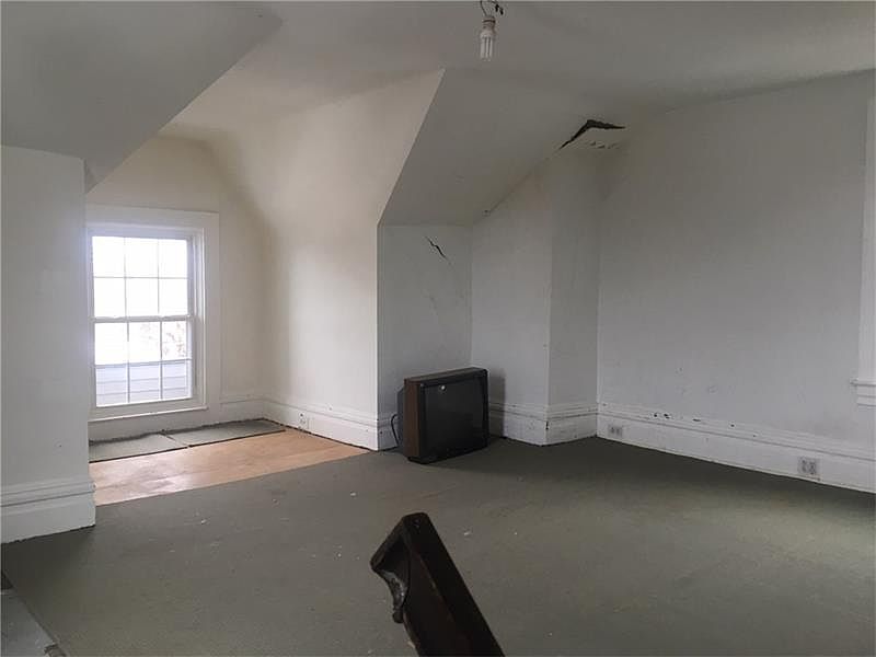 2nd image of 583 Blessing St