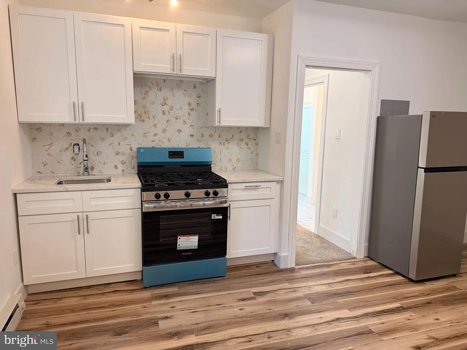 1 bed, 2016 sqft, $1,500 — Photo 2