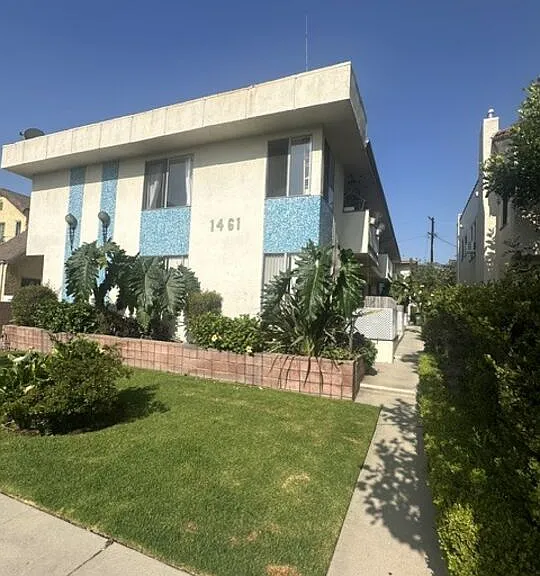1461 S Canfield Ave — Photo 1