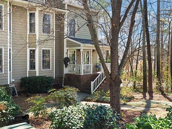 2nd image of 1411 Oakridge Cir