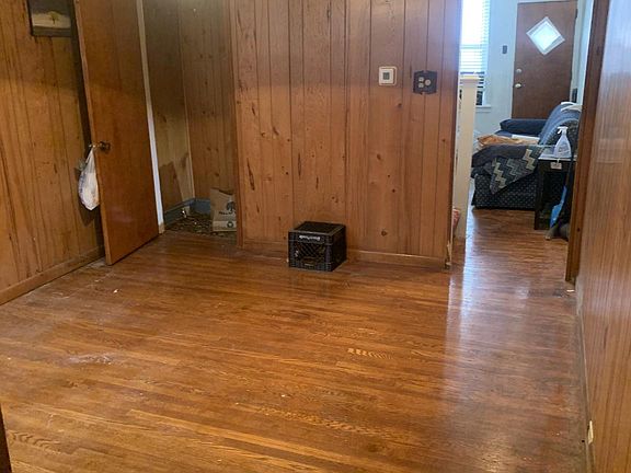 3rd image of 1140 Beech St