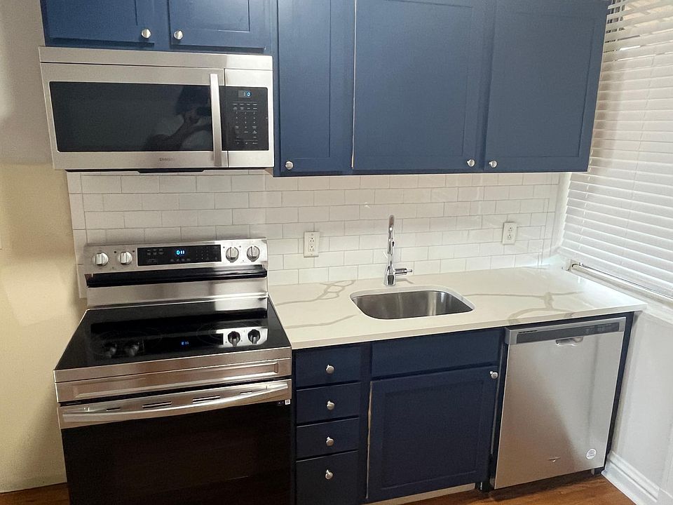 1st image of 1024 Oakview Pl APT 2N