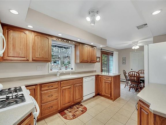2nd image of 36 Continental Dr