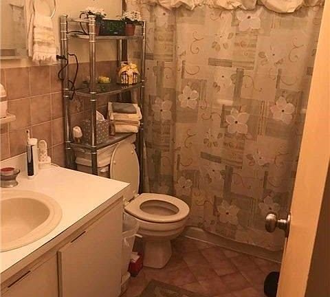 5th image of 9748 91st St