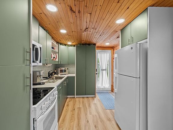 4th image of 56 Spruce Ln