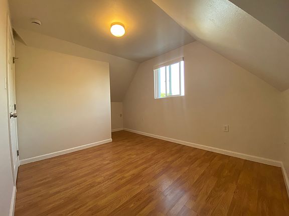 5th image of 2912 Logan Ave #3