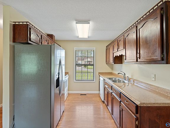 4th image of 136 Quiet Ln
