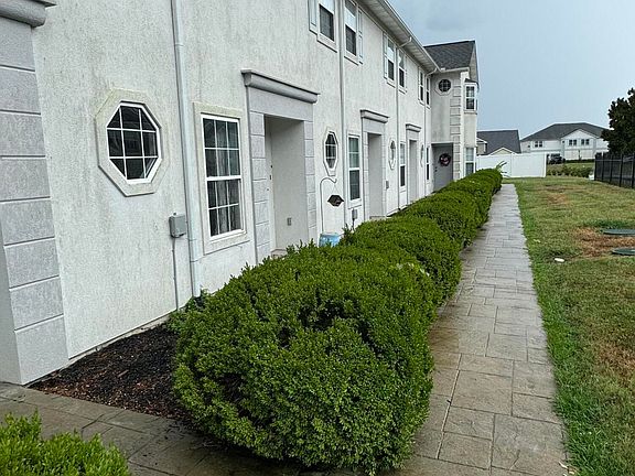 3rd image of 102 Village Trce APT 12