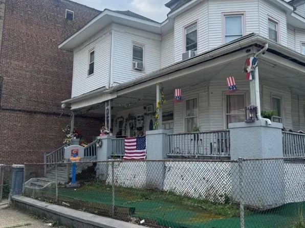 54 17Th Ave, Paterson City, NJ 07501