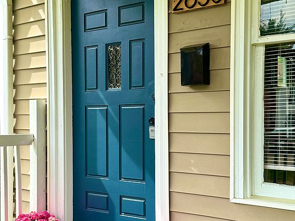 2nd image of 2630 1st Ave