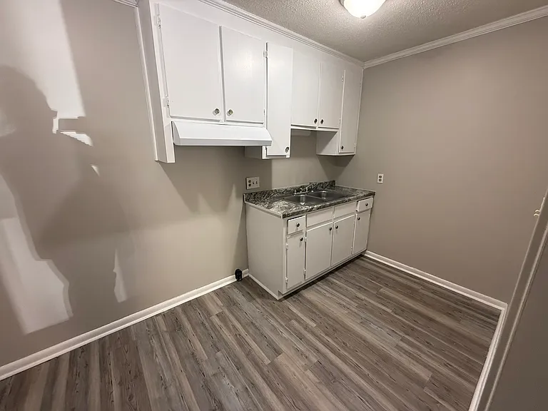 Lakewood Apartments — Photo 18