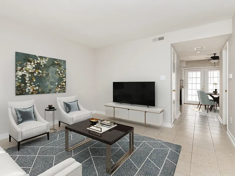 Country Club Apartments — Photo 11