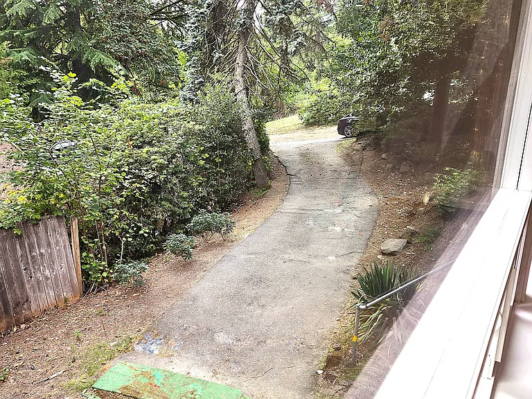 2nd driveway provides direct access to downstairs