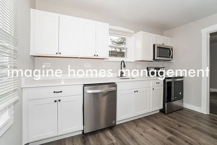 3 bed, 1.0 bath, 1319 sqft, $1,895 — Photo 4