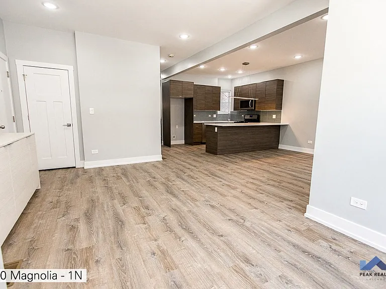 5300 N Magnolia Ave — Photo 3