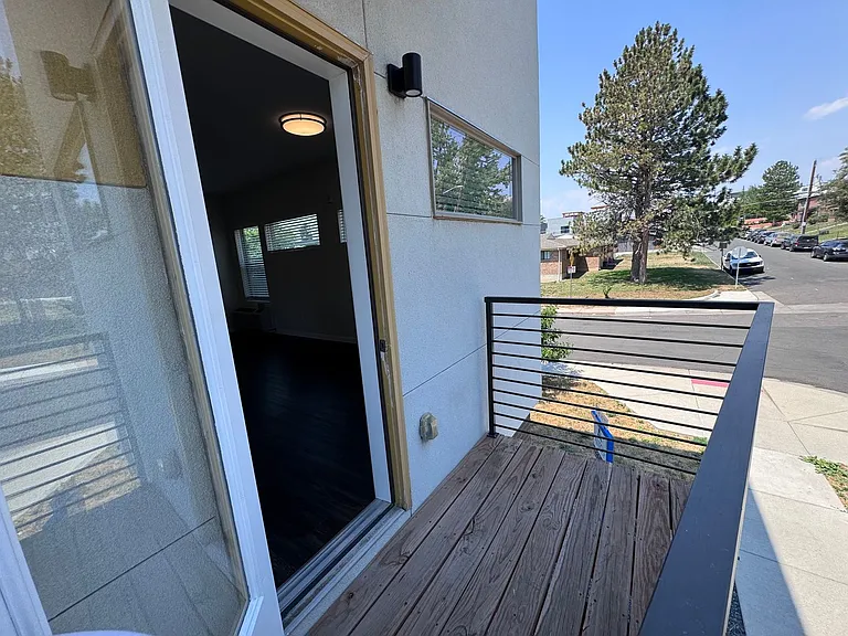 1298 Meade St — Photo 3