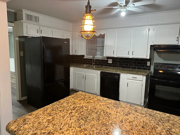 1406 Country Club Rd — Photo 24