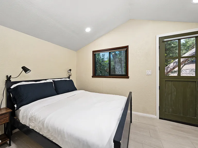 20276 Sycamore Dr — Photo 33