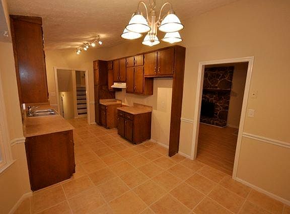4th image of 192 Holly Springs Ct