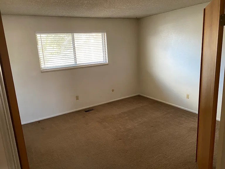 6102 S Everett St — Photo 8