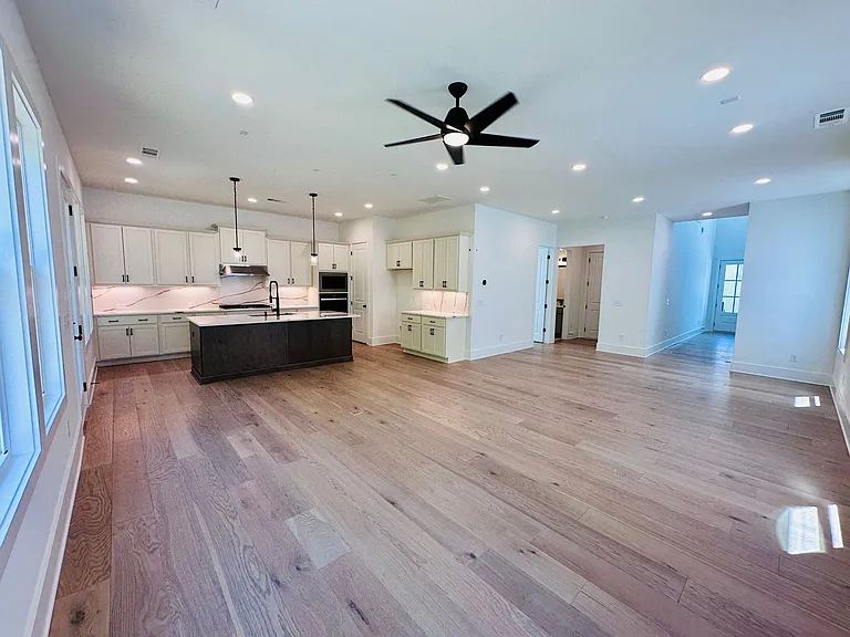 1225 Westshore Dr — Photo 7