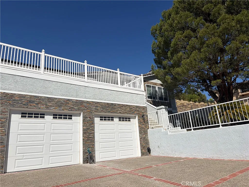 2 bed, 1.5 bath, 1000 sqft, $2,550 — Photo 1