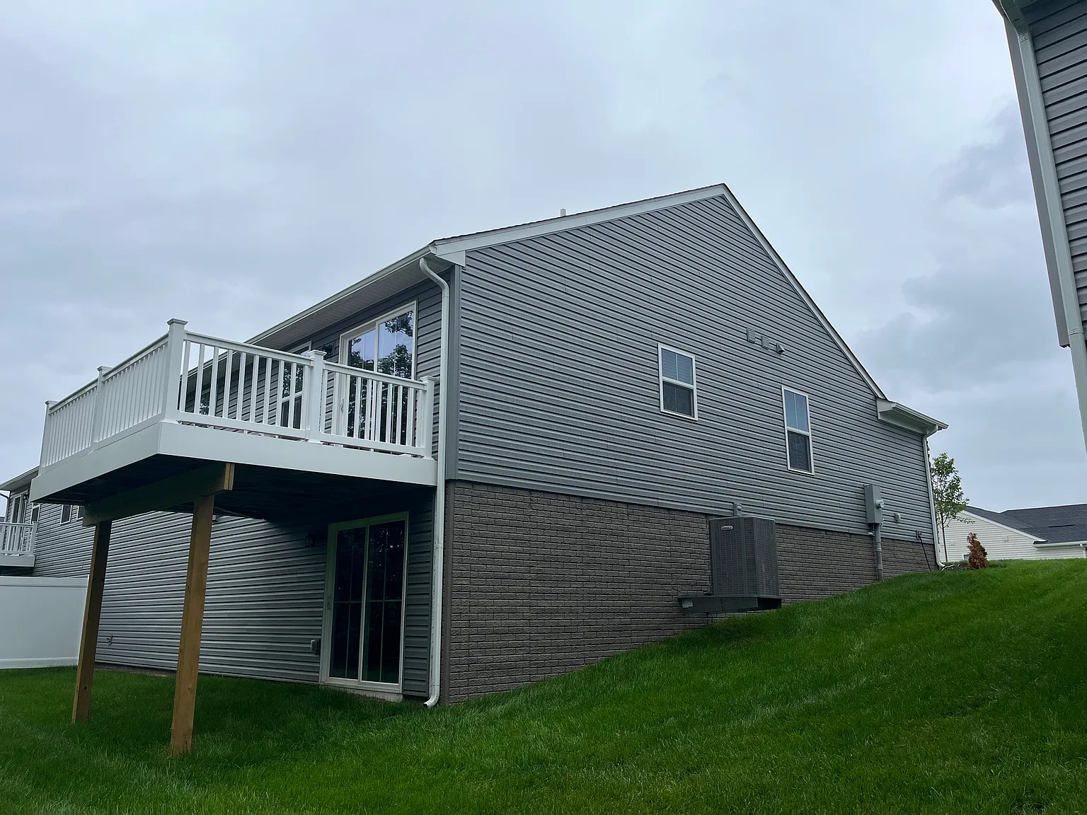3 bed, 1400 sqft, $2,150 — Photo 3