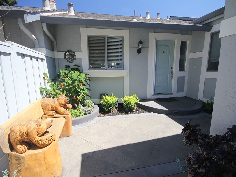 2nd image of 560 Europa Ct