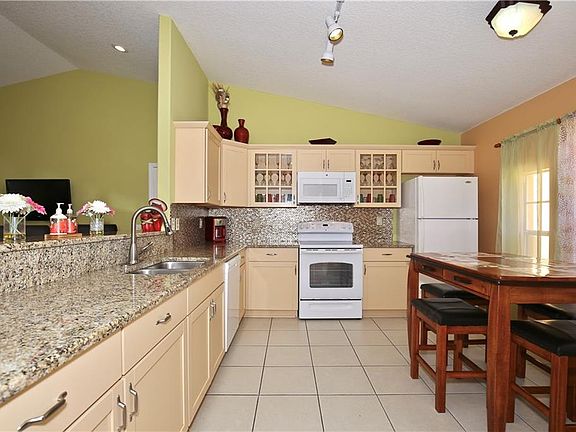 4th image of 2418 Regent Way