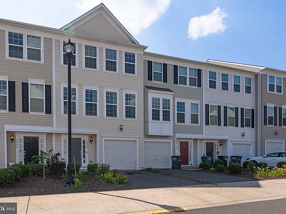 3rd image of 8302 Heritage Crossing Ct