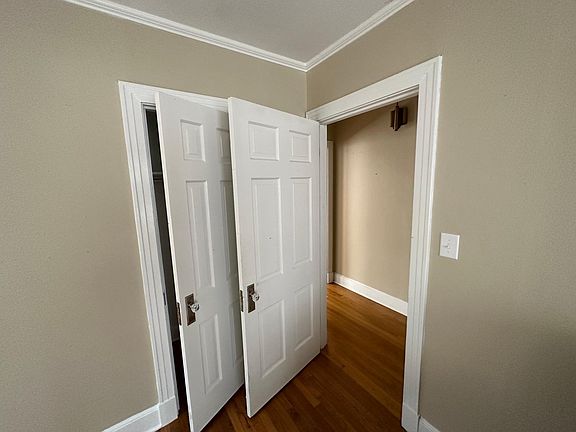 5th image of 912 Linden St #912